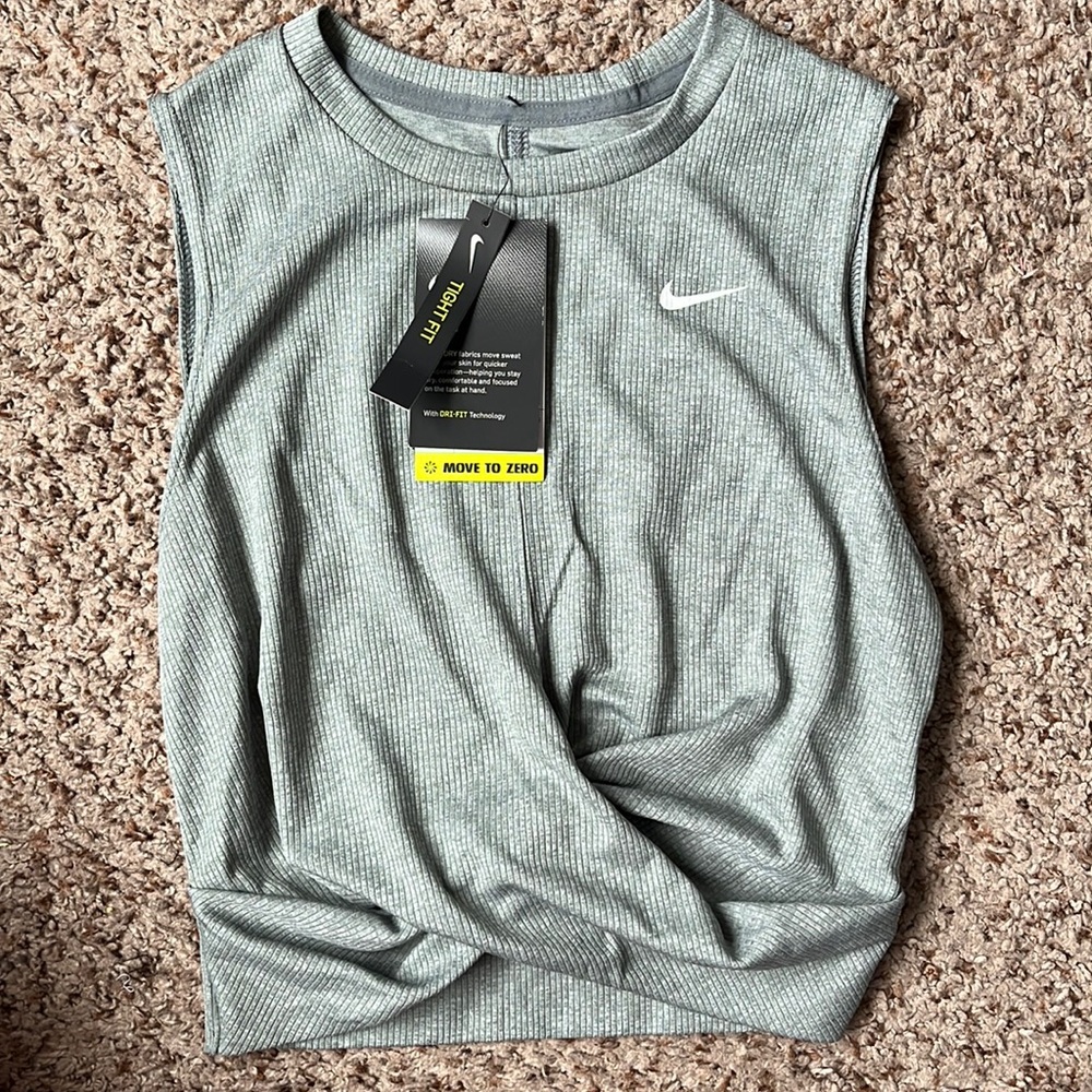 NIKE women’s workout top